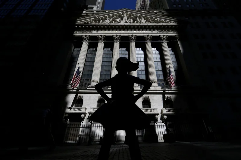 Dow Falls, Crypto Slides: The Unseen Market Catalyst - Twitter Reacts